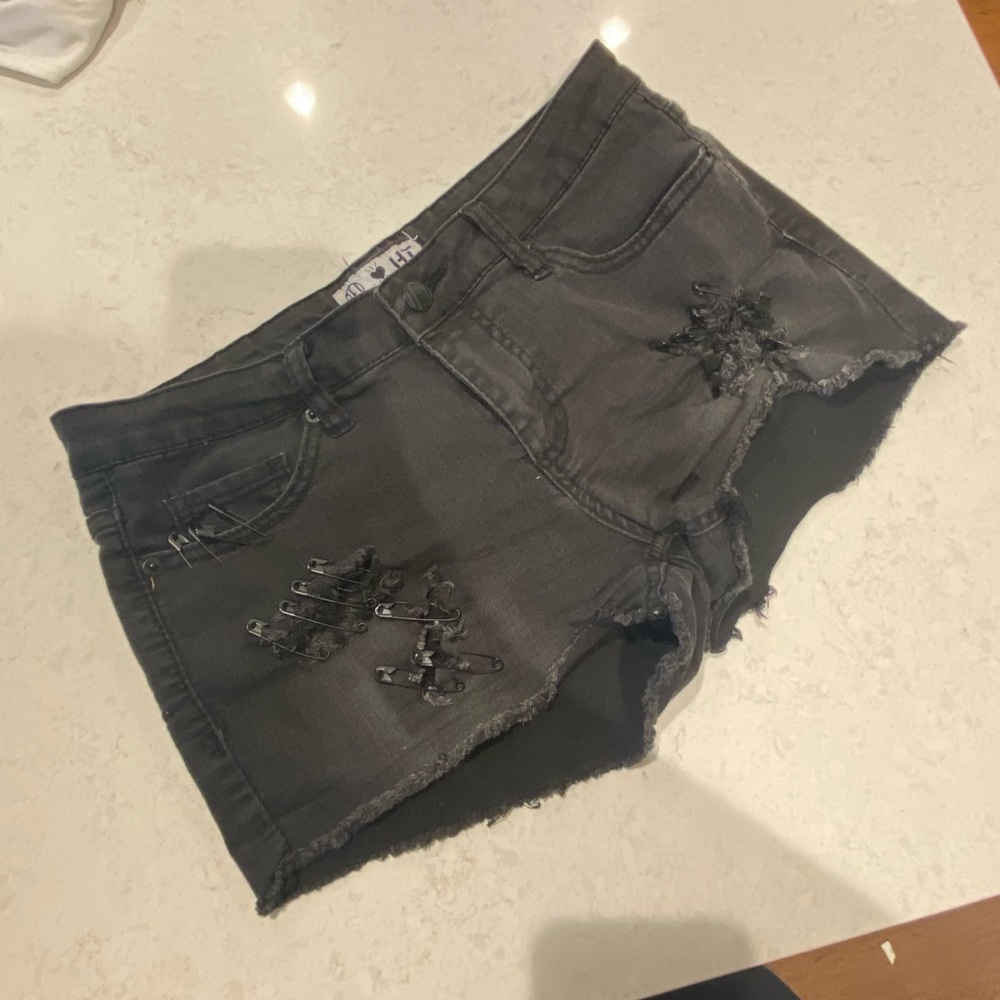 Block shorts
